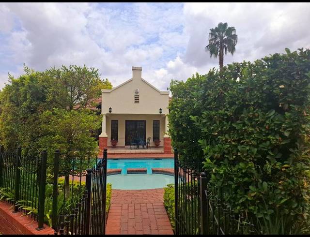 1 BEDROOM APARTMENT FOR SALE IN PINESLOPES